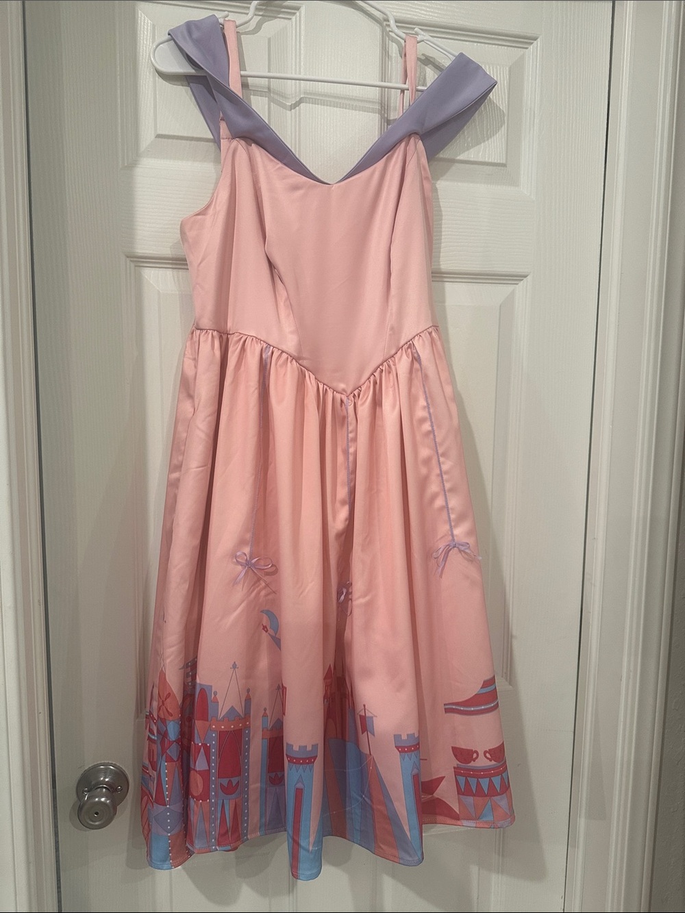 Vintage Disney Parks Dress Shop dress.  Size medium.  NWT, discontinued style.